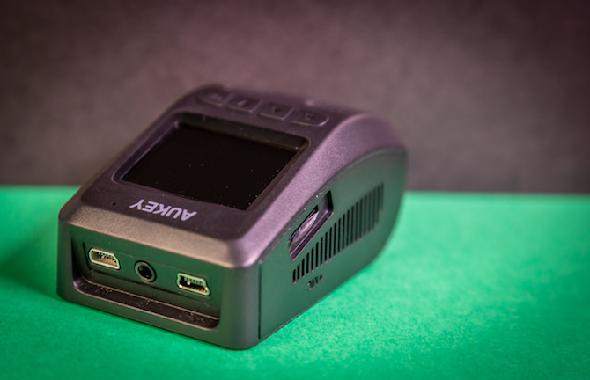Aukey Dual Dashcam détecte les conducteurs dangereux (Review and Giveaway!) Aukey Dash Cam 6