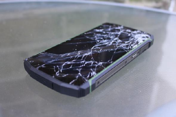 Capture d'écran d'un smartphone brisé