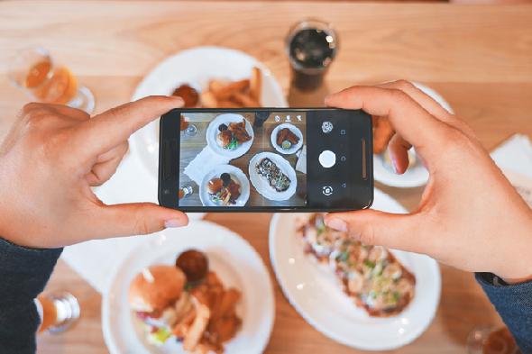 prendre une photo du repas avec smartphone