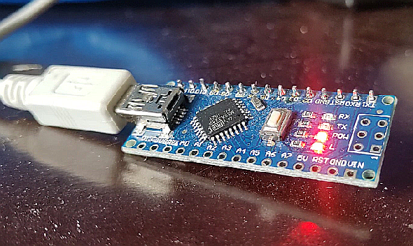 Clone Arduino Nano avec LED clignotante