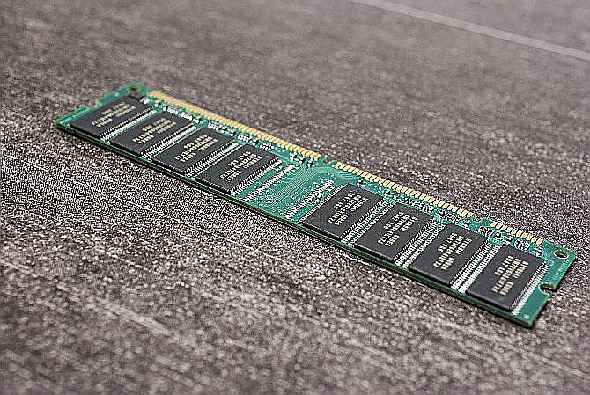 Une RAM plus rapide est meilleure, mais faites attention à la vitesse de la RAM et à la vitesse de la carte mère qui ne correspondent pas lorsque vous achetez une RAM plus rapide